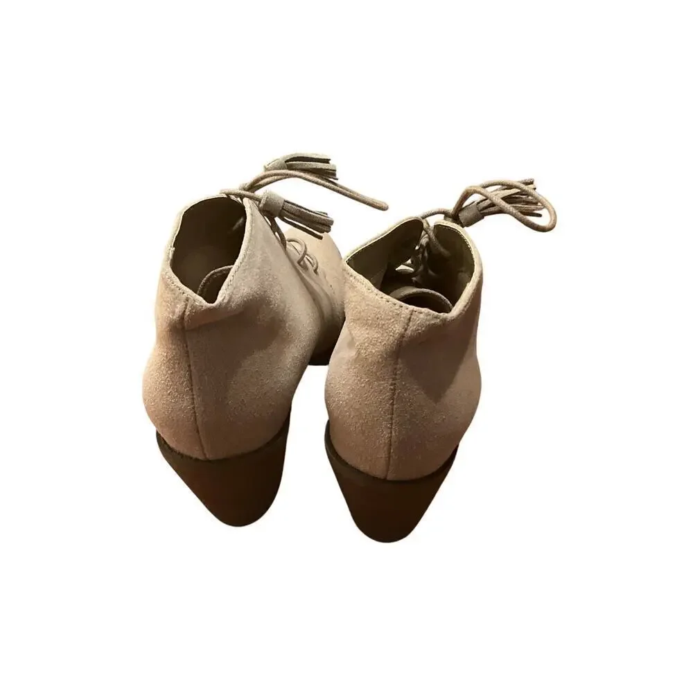 Restricted ankle lace